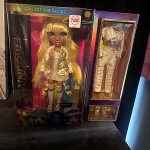 Rainbow High New in box Sunny Madison Doll with Gold Outfit